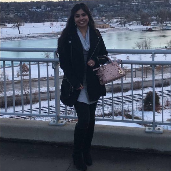 Meet your Posher, Miss. Monica Larissa ✨ - Picture 2 of 4